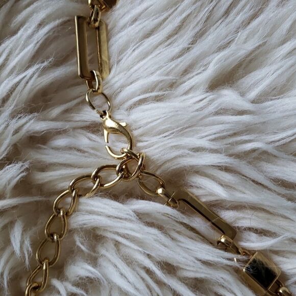 𝅺VINTAGE gold geometrical waist belt 39 inches long - Picture 2 of 5